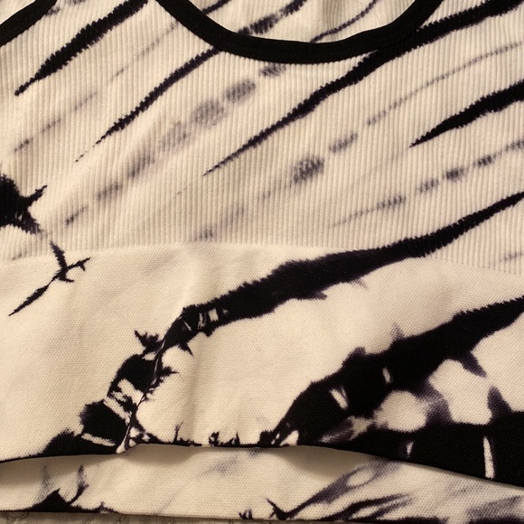 BRAND NEW Colsie Target Sports Bra / Crop Top - Picture 3 of 3